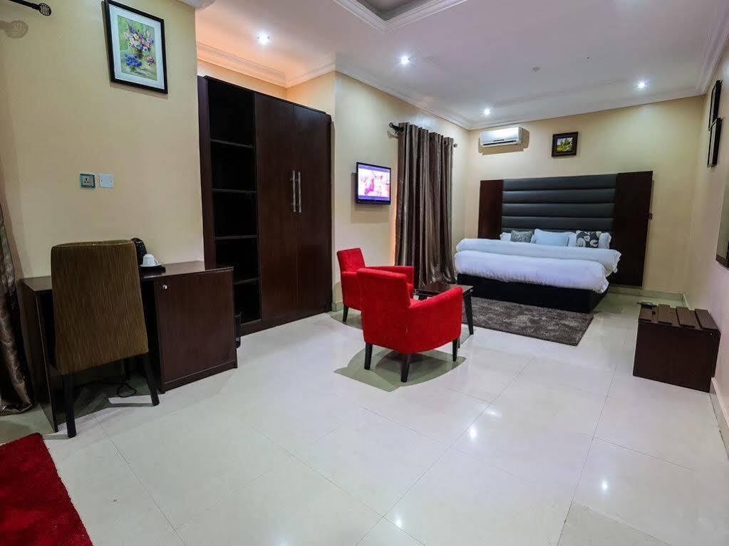 Golfview Suites & Conference Center Ikeja Exterior foto